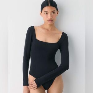 Babaton Aritzia Contour Square-neck Bodysuit